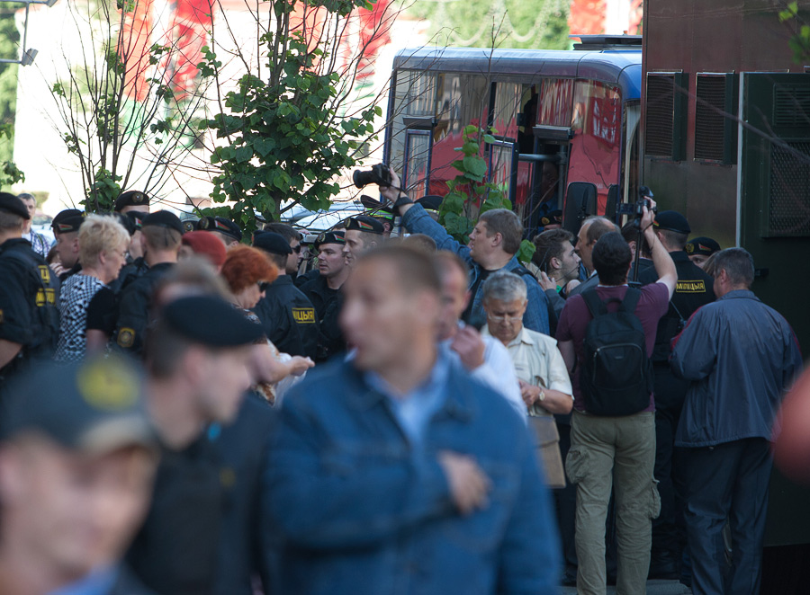 Фотография: Разгон мирной акции в Минске №29 - BigPicture.ru