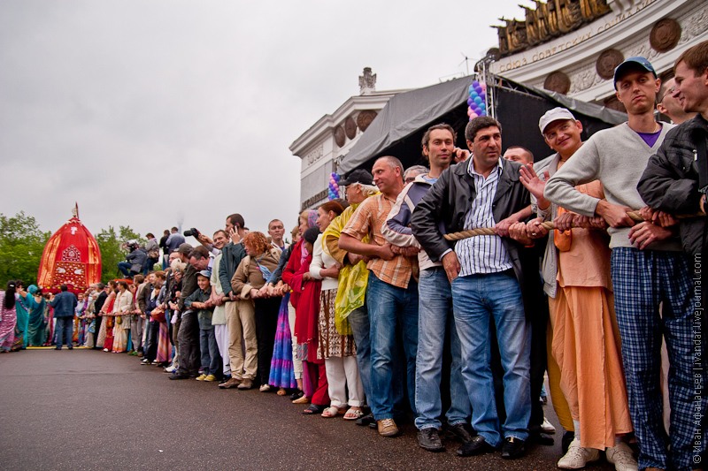 Фотография: Ратха-ятра — кришнаитский праздник Шествия Колесниц №31 - BigPicture.ru
