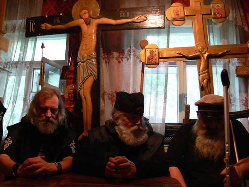 Фотография: Православные хоругвеносцы против геев №5 - BigPicture.ru