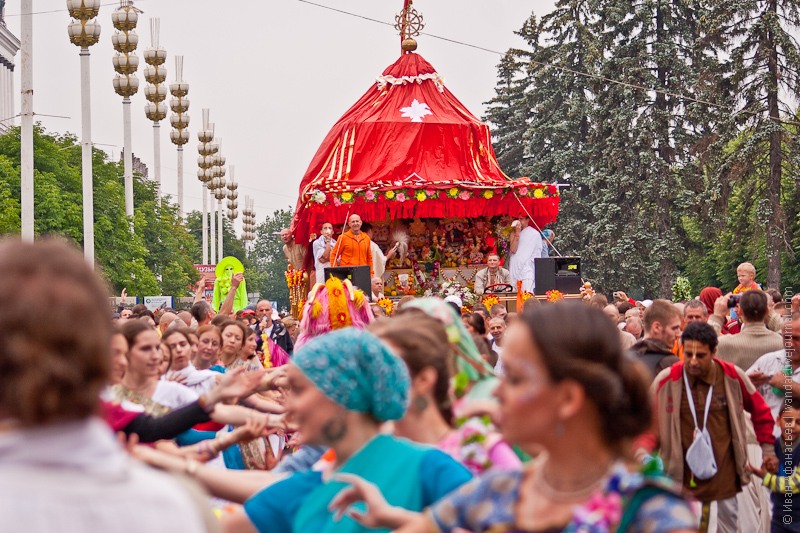 Фотография: Ратха-ятра — кришнаитский праздник Шествия Колесниц №44 - BigPicture.ru