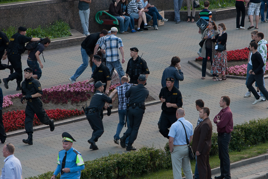Фотография: Разгон мирной акции в Минске №51 - BigPicture.ru