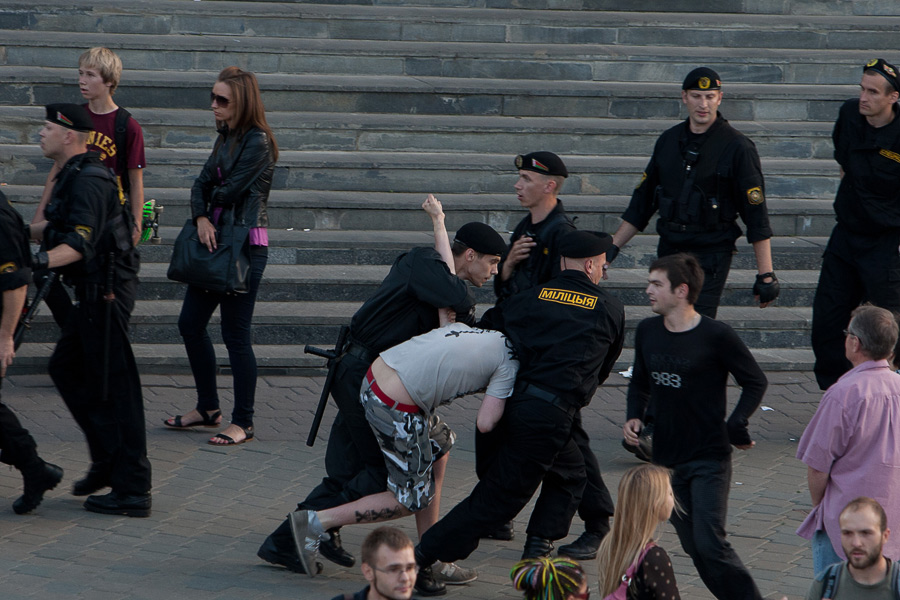 Фотография: Разгон мирной акции в Минске №53 - BigPicture.ru