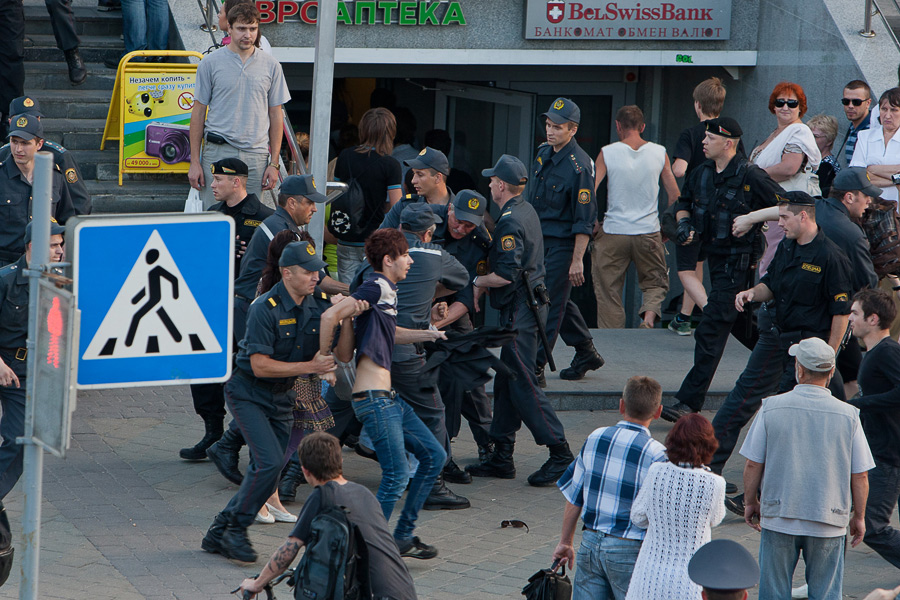 Фотография: Разгон мирной акции в Минске №55 - BigPicture.ru