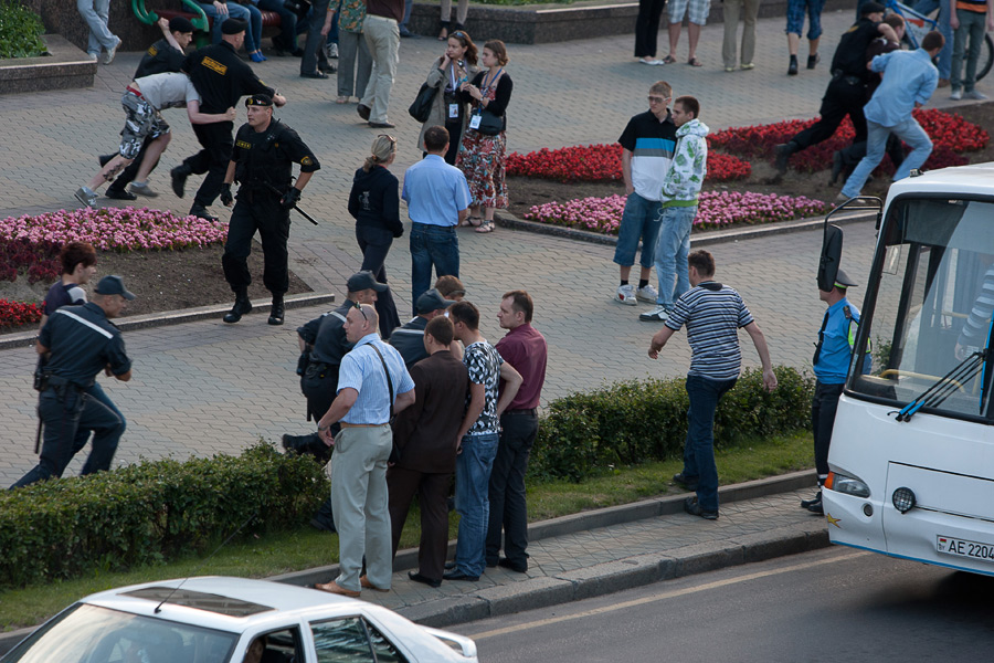 Фотография: Разгон мирной акции в Минске №56 - BigPicture.ru