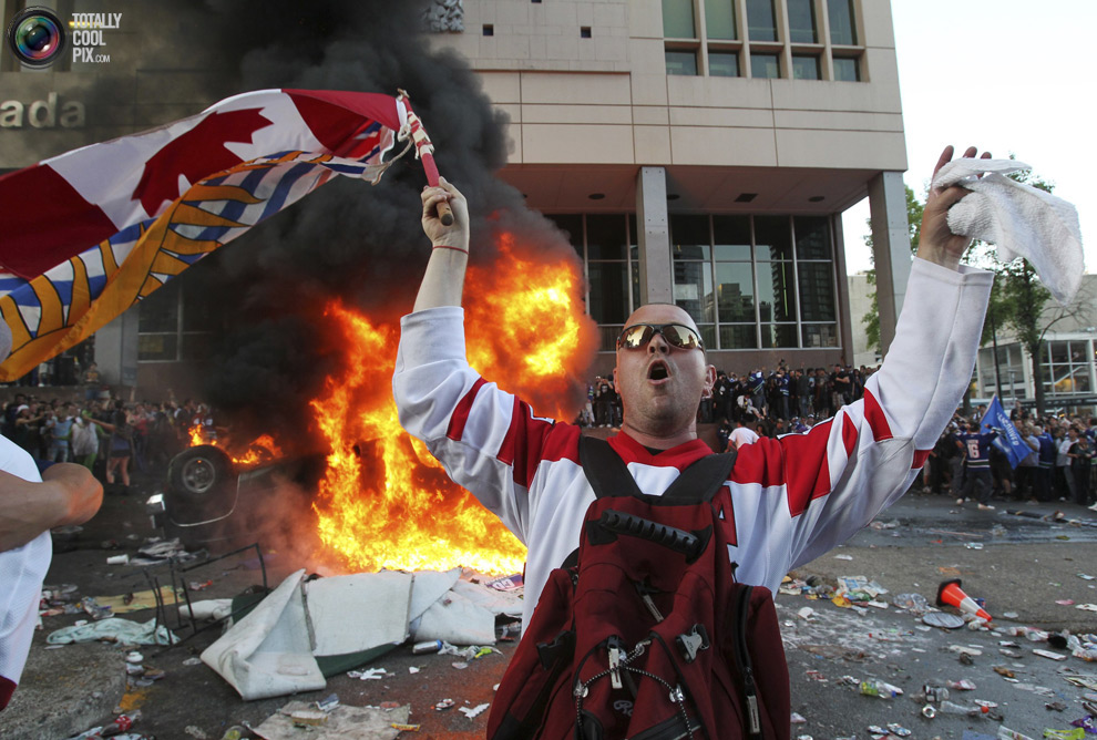 Фотография: Хоккейные фанаты устроили погром в Ванкувере №4 - BigPicture.ru