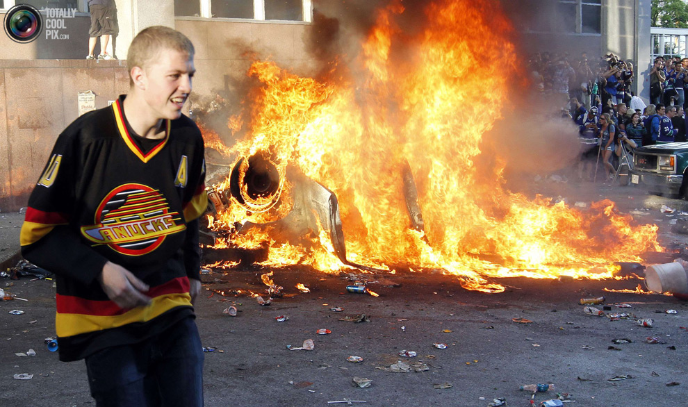 Фотография: Хоккейные фанаты устроили погром в Ванкувере №6 - BigPicture.ru