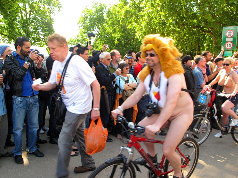 Фотография: Голый велопробег в Лондоне: Uncover The Truth. Go Naked. №101 - BigPicture.ru