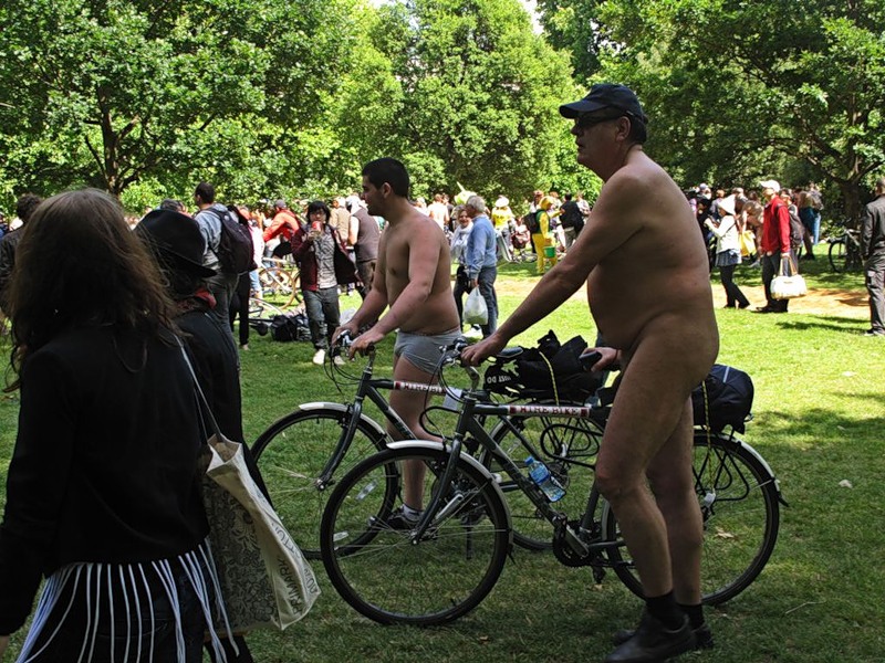 Фотография: Голый велопробег в Лондоне: Uncover The Truth. Go Naked. №11 - BigPicture.ru