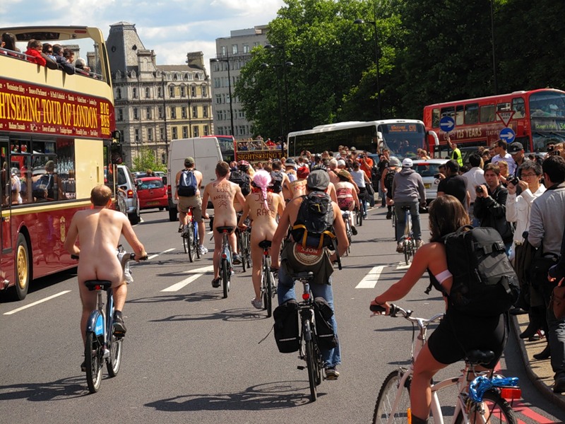 Фотография: Голый велопробег в Лондоне: Uncover The Truth. Go Naked. №108 - BigPicture.ru