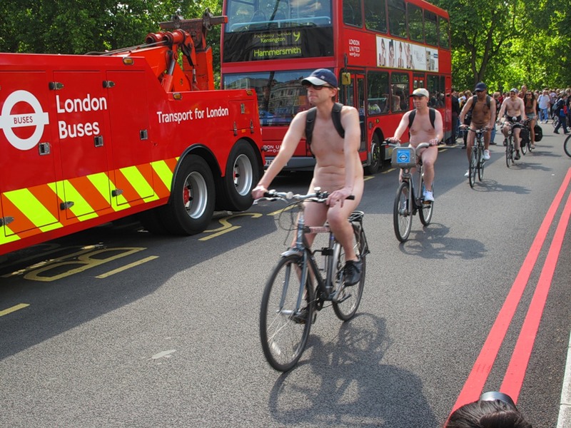 Фотография: Голый велопробег в Лондоне: Uncover The Truth. Go Naked. №110 - BigPicture.ru