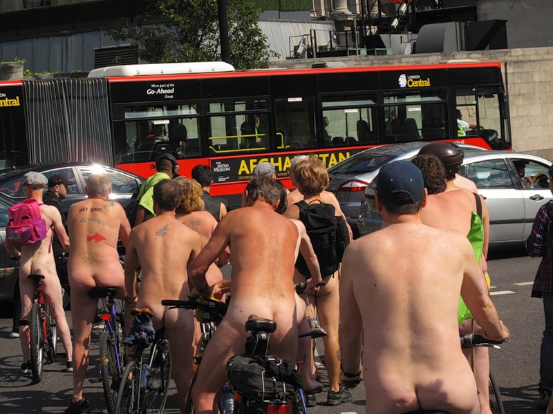 Фотография: Голый велопробег в Лондоне: Uncover The Truth. Go Naked. №114 - BigPicture.ru