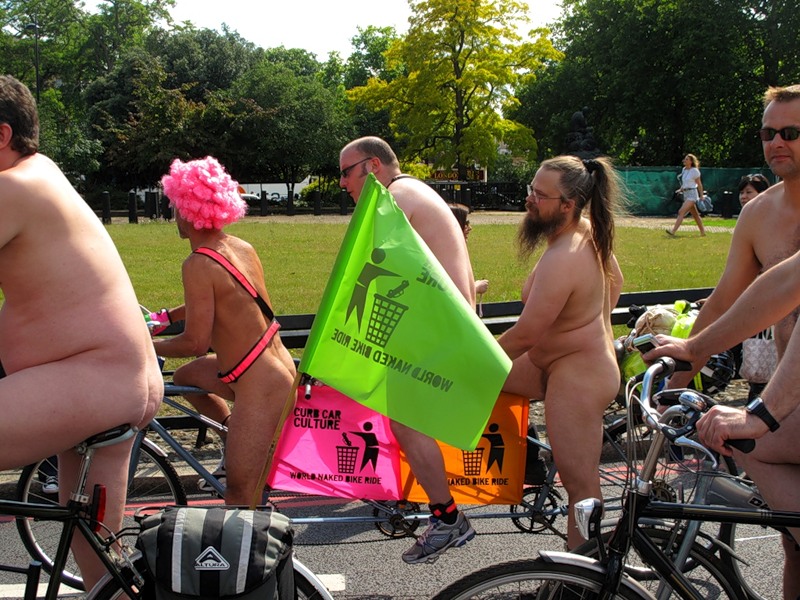 Фотография: Голый велопробег в Лондоне: Uncover The Truth. Go Naked. №117 - BigPicture.ru