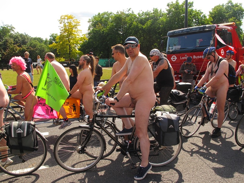 Фотография: Голый велопробег в Лондоне: Uncover The Truth. Go Naked. №118 - BigPicture.ru