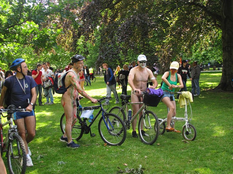 Фотография: Голый велопробег в Лондоне: Uncover The Truth. Go Naked. №18 - BigPicture.ru