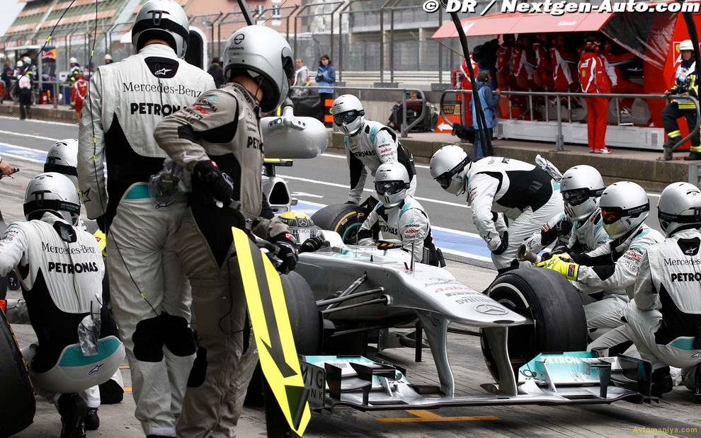 Фотография: Необычные фото Формулы-1, Гран-при Германии 2011: гонка №21 - BigPicture.ru