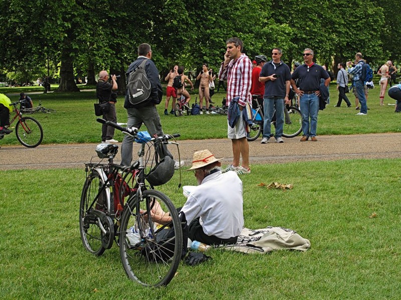 Фотография: Голый велопробег в Лондоне: Uncover The Truth. Go Naked. №21 - BigPicture.ru