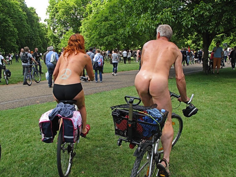 Фотография: Голый велопробег в Лондоне: Uncover The Truth. Go Naked. №22 - BigPicture.ru