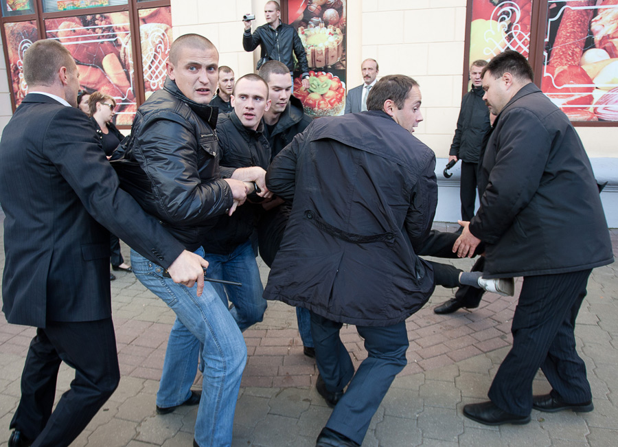 Фотография: День независимости в Беларуси закончился массовыми задержаниями №25 - BigPicture.ru