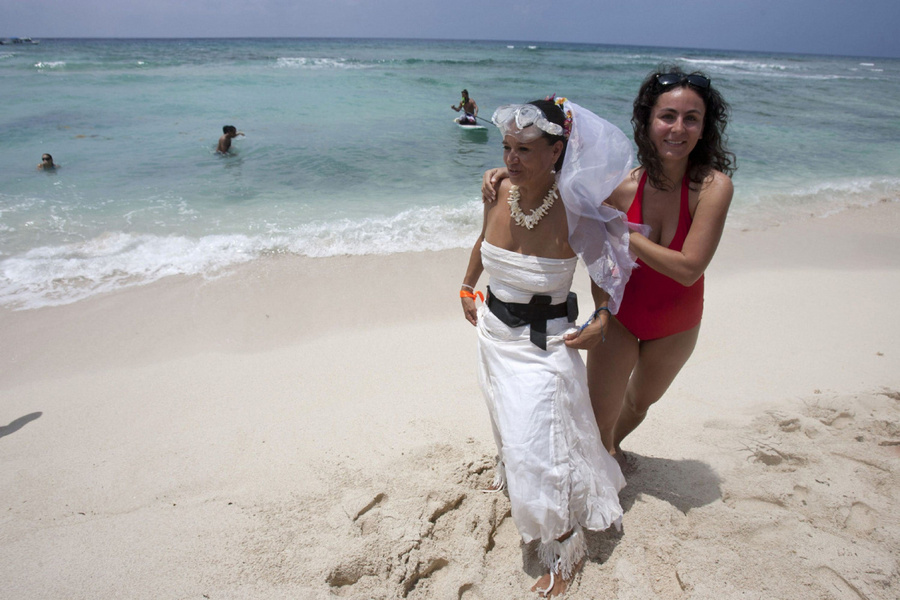 Фотография: Подводная свадьба в Мексике чуть-чуть не дотянула до рекордной №3 - BigPicture.ru