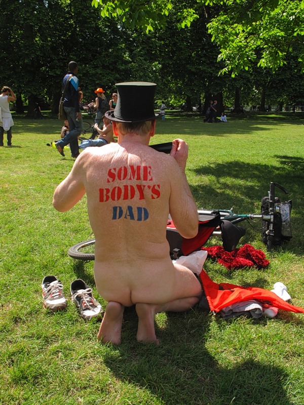 Фотография: Голый велопробег в Лондоне: Uncover The Truth. Go Naked. №28 - BigPicture.ru