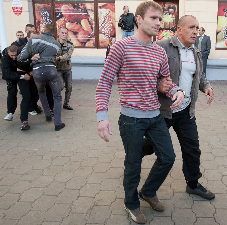 Фотография: День независимости в Беларуси закончился массовыми задержаниями №29 - BigPicture.ru