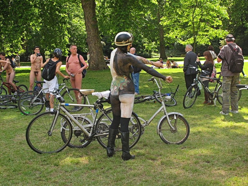 Фотография: Голый велопробег в Лондоне: Uncover The Truth. Go Naked. №31 - BigPicture.ru