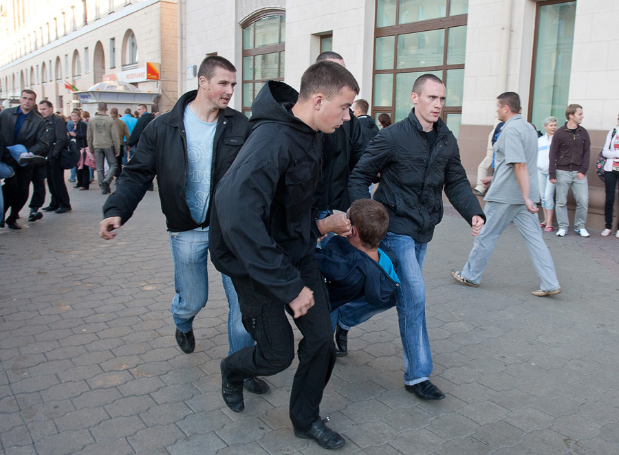 Фотография: День независимости в Беларуси закончился массовыми задержаниями №38 - BigPicture.ru