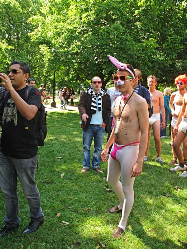 Фотография: Голый велопробег в Лондоне: Uncover The Truth. Go Naked. №40 - BigPicture.ru