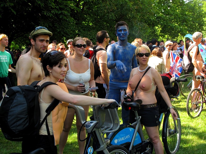 Фотография: Голый велопробег в Лондоне: Uncover The Truth. Go Naked. №43 - BigPicture.ru
