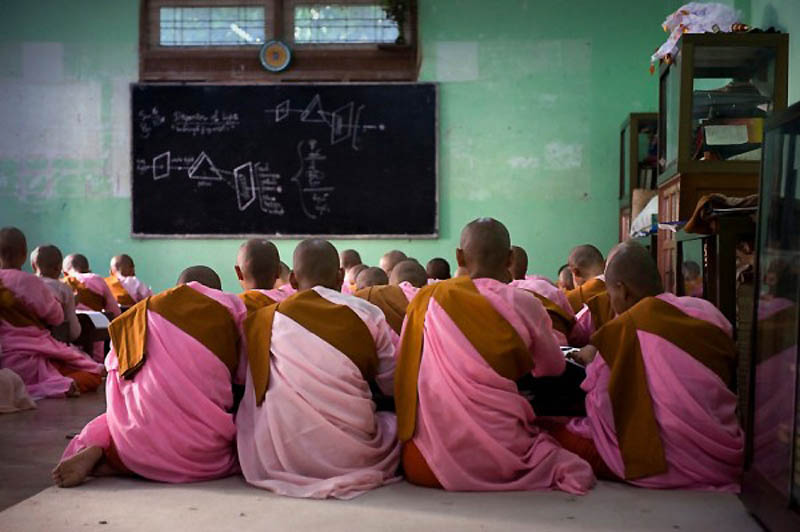 Фотография: Будничная жизнь бирманских монахов №5 - BigPicture.ru