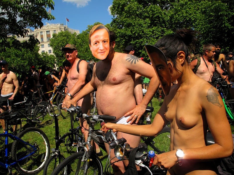 Фотография: Голый велопробег в Лондоне: Uncover The Truth. Go Naked. №49 - BigPicture.ru