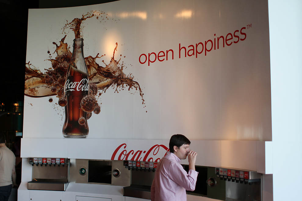 Фотография: Как узнать все о самом популярном напитке в мире: путешествие в мир Coca-Cola №51 - BigPicture.ru