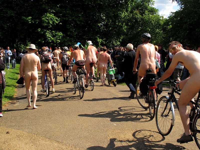 Фотография: Голый велопробег в Лондоне: Uncover The Truth. Go Naked. №53 - BigPicture.ru