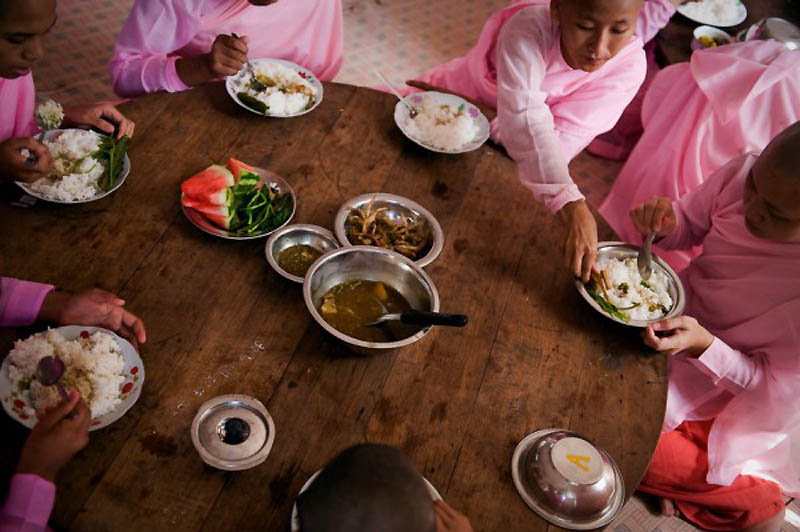 Фотография: Будничная жизнь бирманских монахов №6 - BigPicture.ru