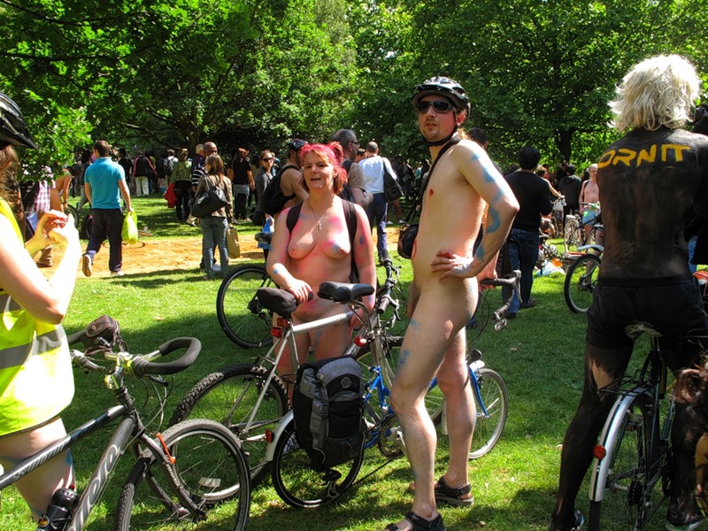 Фотография: Голый велопробег в Лондоне: Uncover The Truth. Go Naked. №57 - BigPicture.ru