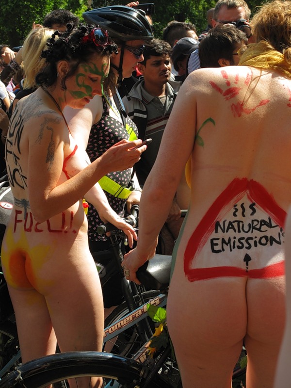 Фотография: Голый велопробег в Лондоне: Uncover The Truth. Go Naked. №69 - BigPicture.ru