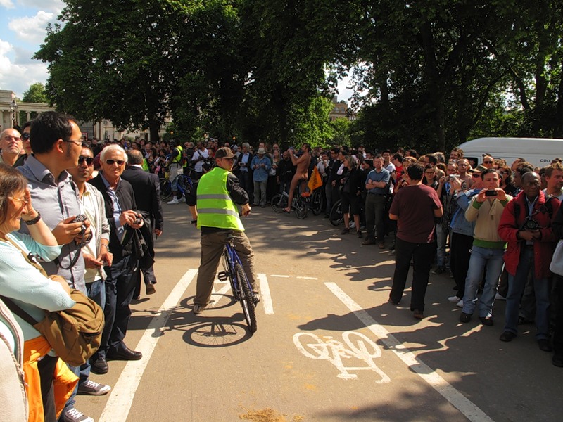 Фотография: Голый велопробег в Лондоне: Uncover The Truth. Go Naked. №71 - BigPicture.ru