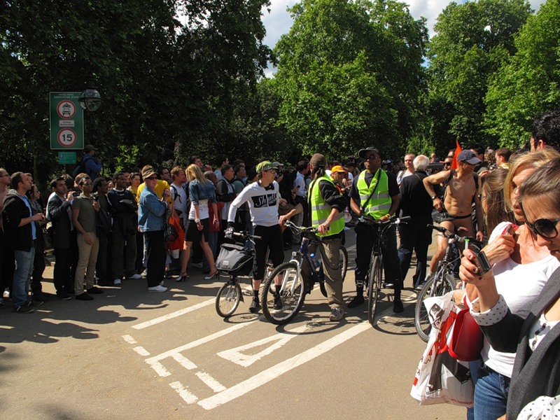 Фотография: Голый велопробег в Лондоне: Uncover The Truth. Go Naked. №73 - BigPicture.ru