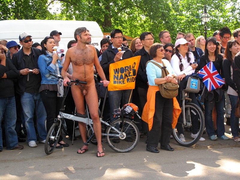 Фотография: Голый велопробег в Лондоне: Uncover The Truth. Go Naked. №75 - BigPicture.ru