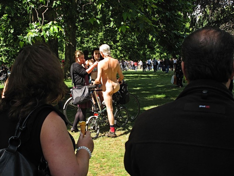 Фотография: Голый велопробег в Лондоне: Uncover The Truth. Go Naked. №8 - BigPicture.ru