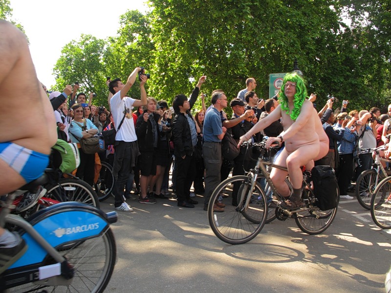 Фотография: Голый велопробег в Лондоне: Uncover The Truth. Go Naked. №82 - BigPicture.ru