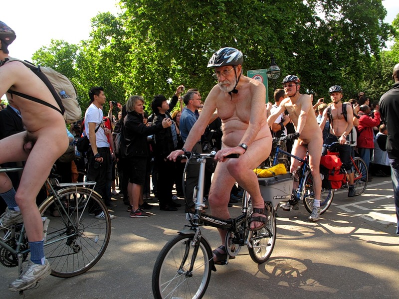 Фотография: Голый велопробег в Лондоне: Uncover The Truth. Go Naked. №84 - BigPicture.ru