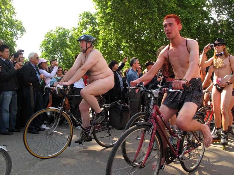 Фотография: Голый велопробег в Лондоне: Uncover The Truth. Go Naked. №89 - BigPicture.ru
