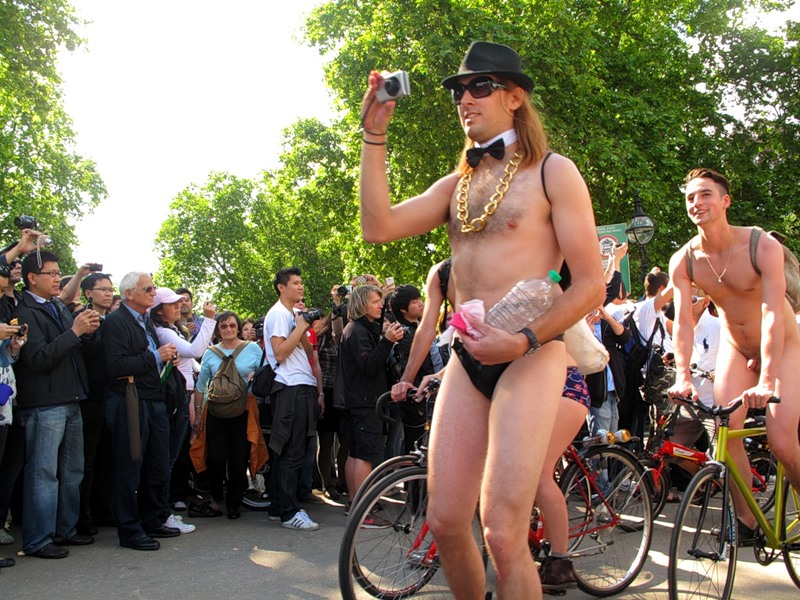 Фотография: Голый велопробег в Лондоне: Uncover The Truth. Go Naked. №90 - BigPicture.ru