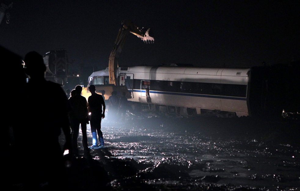 Фотография: Страшная железнодорожная авария в Китае №5 - BigPicture.ru