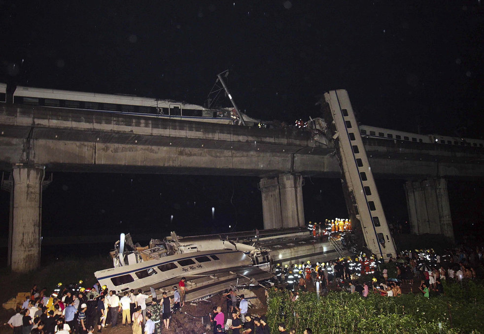 Фотография: Страшная железнодорожная авария в Китае №20 - BigPicture.ru