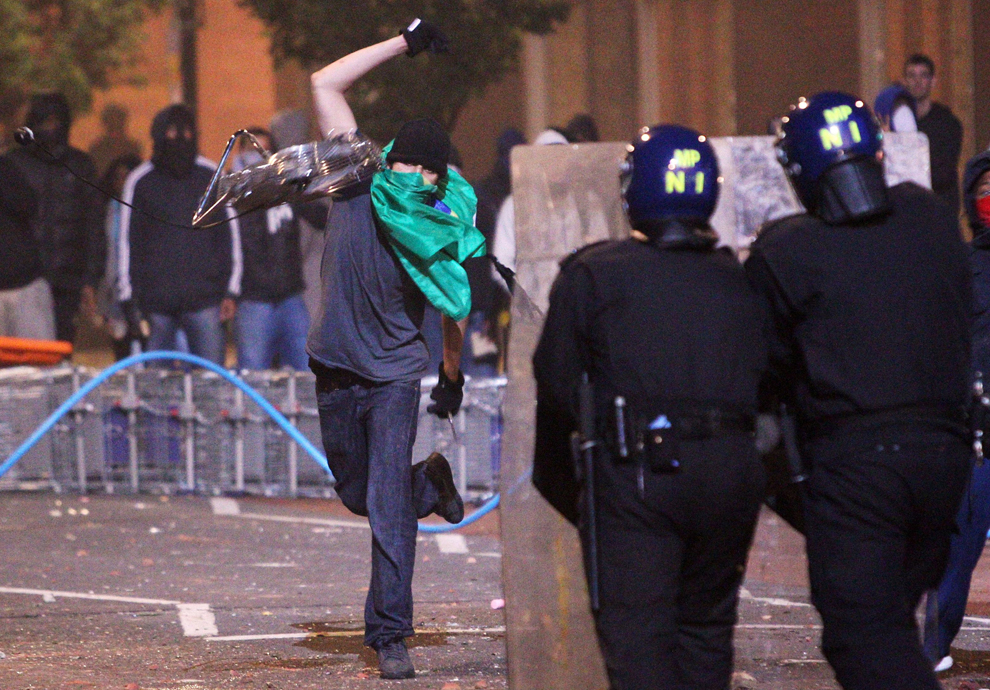 Фотография: Массовые погромы и беспорядки в Лондоне (Часть 2) №6 - BigPicture.ru