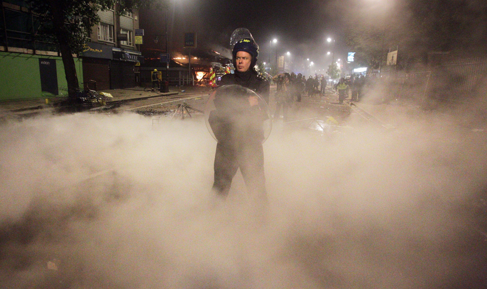 Фотография: Массовые погромы и беспорядки в Лондоне (Часть 2) №7 - BigPicture.ru
