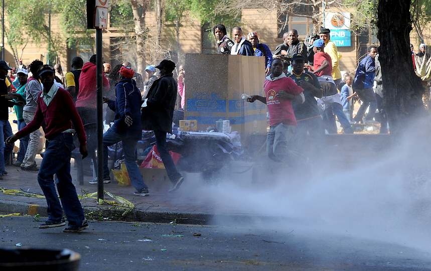 Фотография: Протесты в Южной Африке №11 - BigPicture.ru