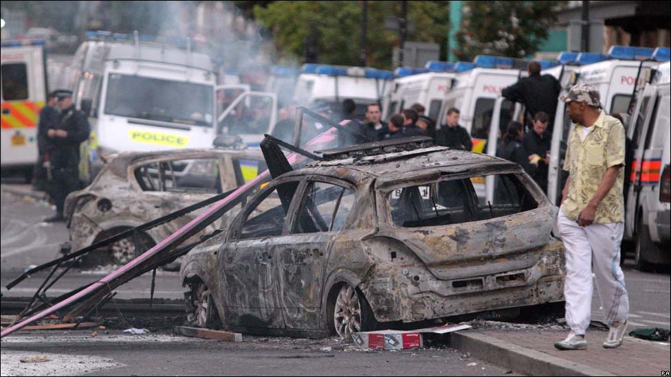 Фотография: Массовые погромы и беспорядки в Лондоне (Часть 1) №3 - BigPicture.ru